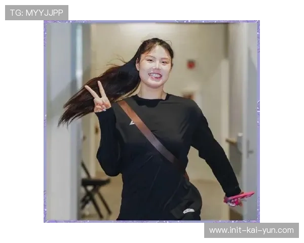 李月汝的技术转型:增加三分投射,简化进攻选择,提升前场篮板 李月汝的技术转型:增加三分投射,简化进攻选择,提升前场篮板