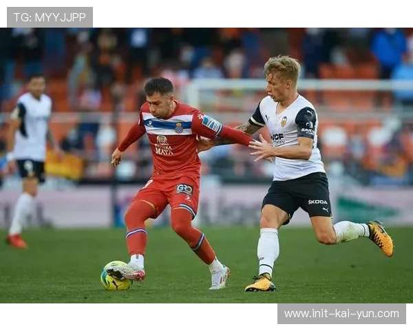 瓦伦西亚进球被VAR判定无效,德比战悬念迭起 瓦伦西亚进球被VAR判定无效,德比战悬念迭起