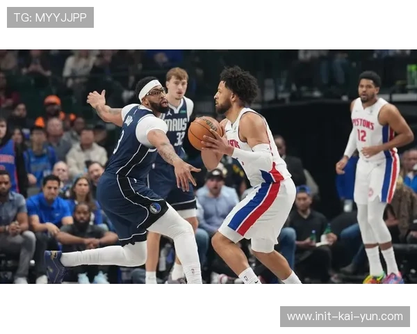 独行侠浓眉因腹股沟痉挛退出圣诞大战，离场前贡献3分3板