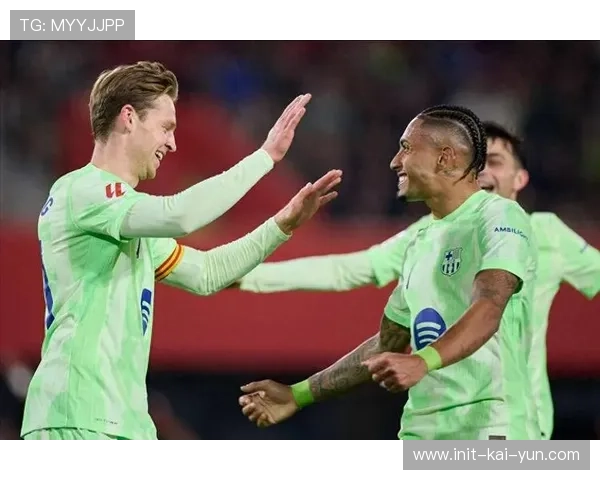 穆里奇幽默回应与莱万对比:我可不是其中之一 穆里奇幽默回应与莱万对比:我可不是其中之一