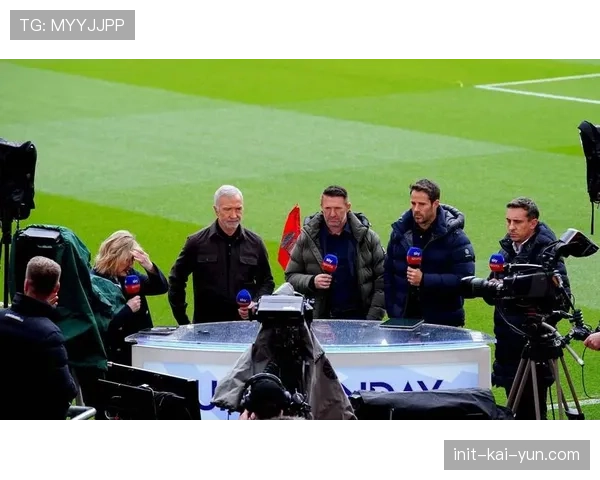 名宿评球：加里·内维尔批评曼联缺乏清晰的比赛风格